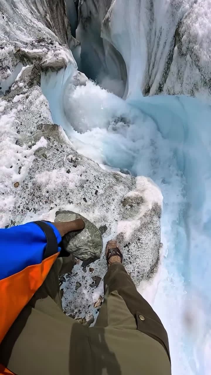 cover for #OddlySatisfying #water