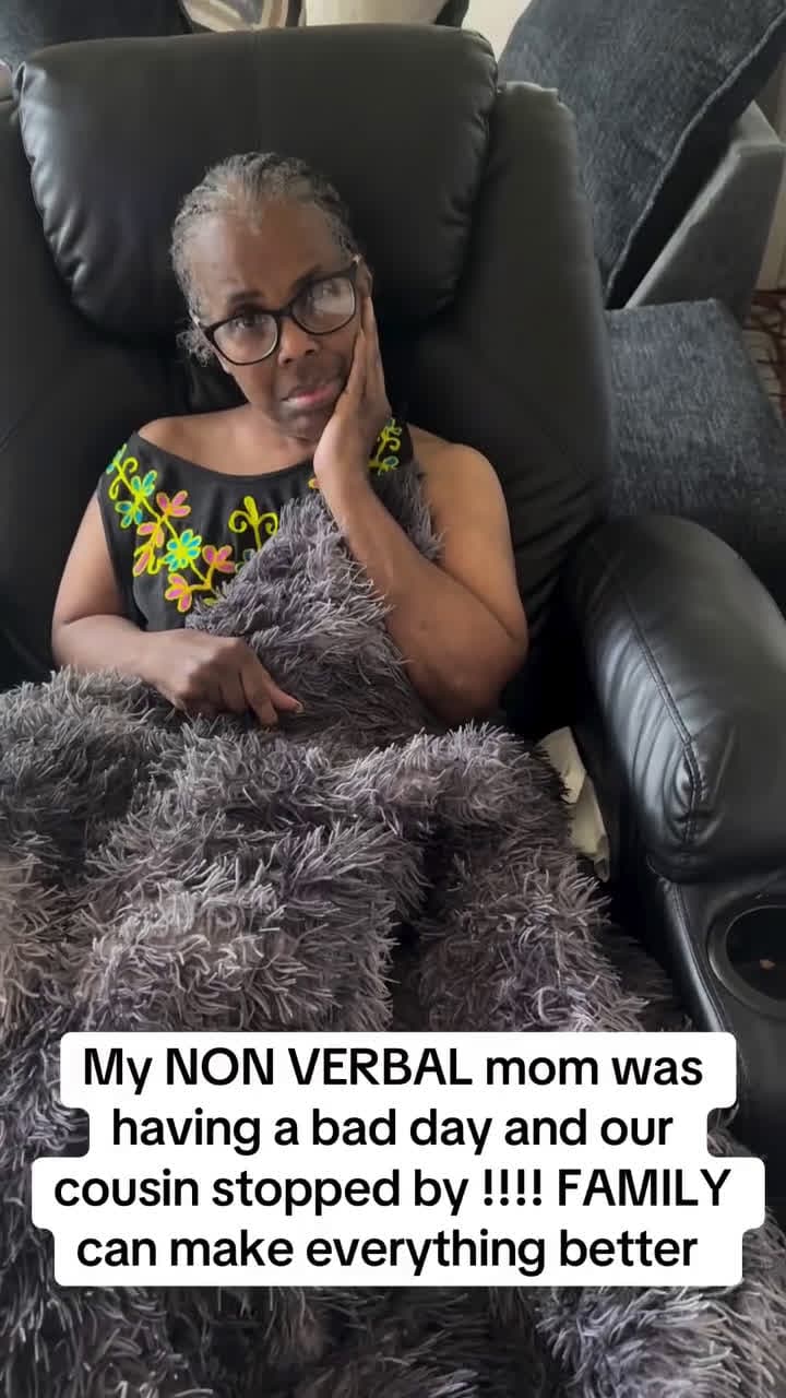 cover for I'm from Louisiana, and on Sundays, food brings everybody together. "Can You" was having a bad day, and our cousin decided to come by and show her some love. If you're anyone who's having a rough day, I pray this video brings you some form of relief. #SpreadTheLove#ThePawfectMoment