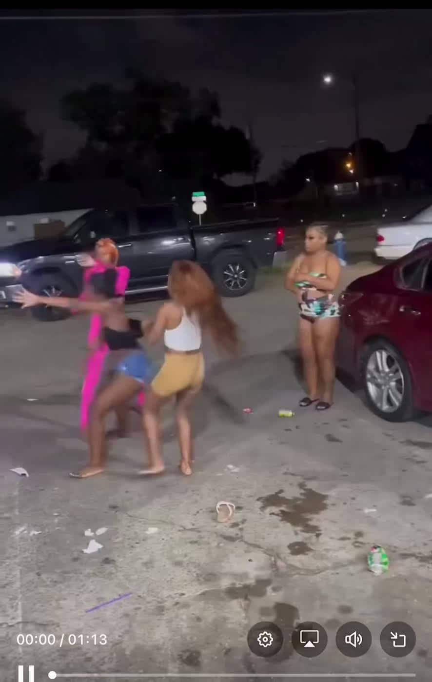 cover for Was getting beat up so bad she started swinging on her friend 😂🤣 #fyp #trending #scoopz #firstvideochallenge #fight #knockout