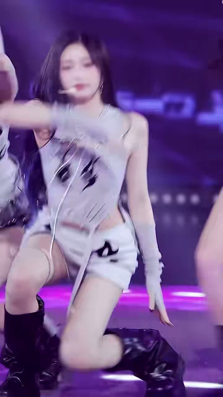 cover for LEESEO (IVE) delivering an unforgettable XOXZ performance! 🔥 #LEESEO #IVE #Kpop #Fancam