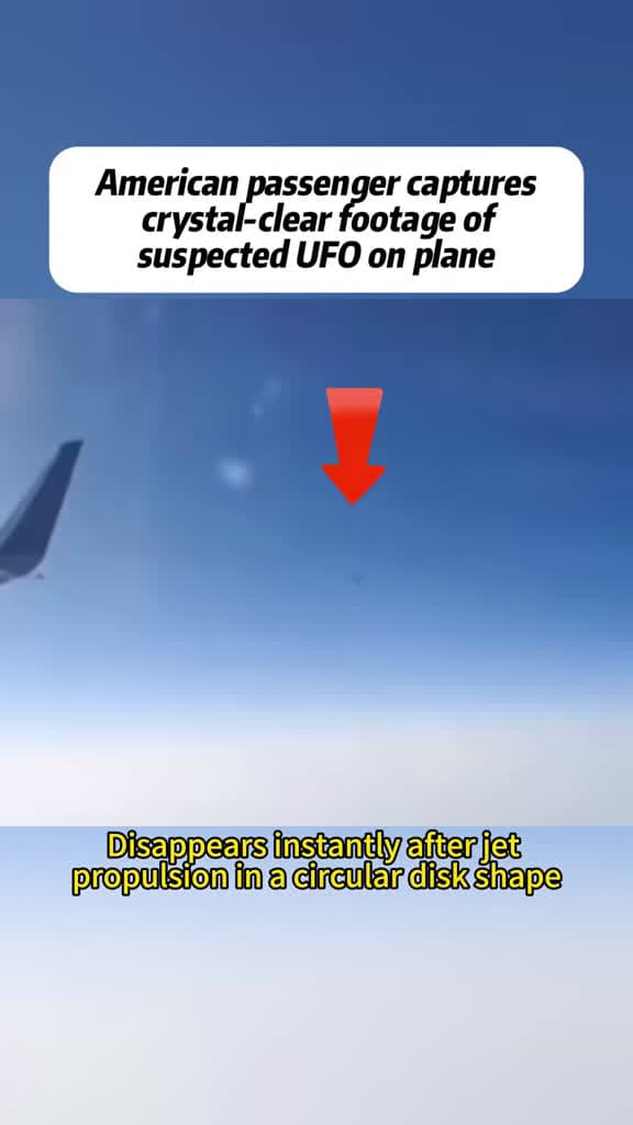 cover for Passenger on a Las Vegas to Seattle flight captures what looks like a UFO — real footage or hoax? 👽✈️ #UFO #Mystery #Viral #Aviation #Footage