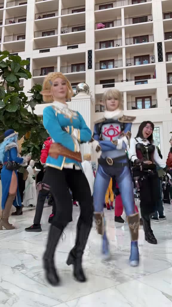 cover for Link showing off dance moves at winter con! ❄️🗡️ #ZeldaCosplay #BOTW #Link #Cosplay