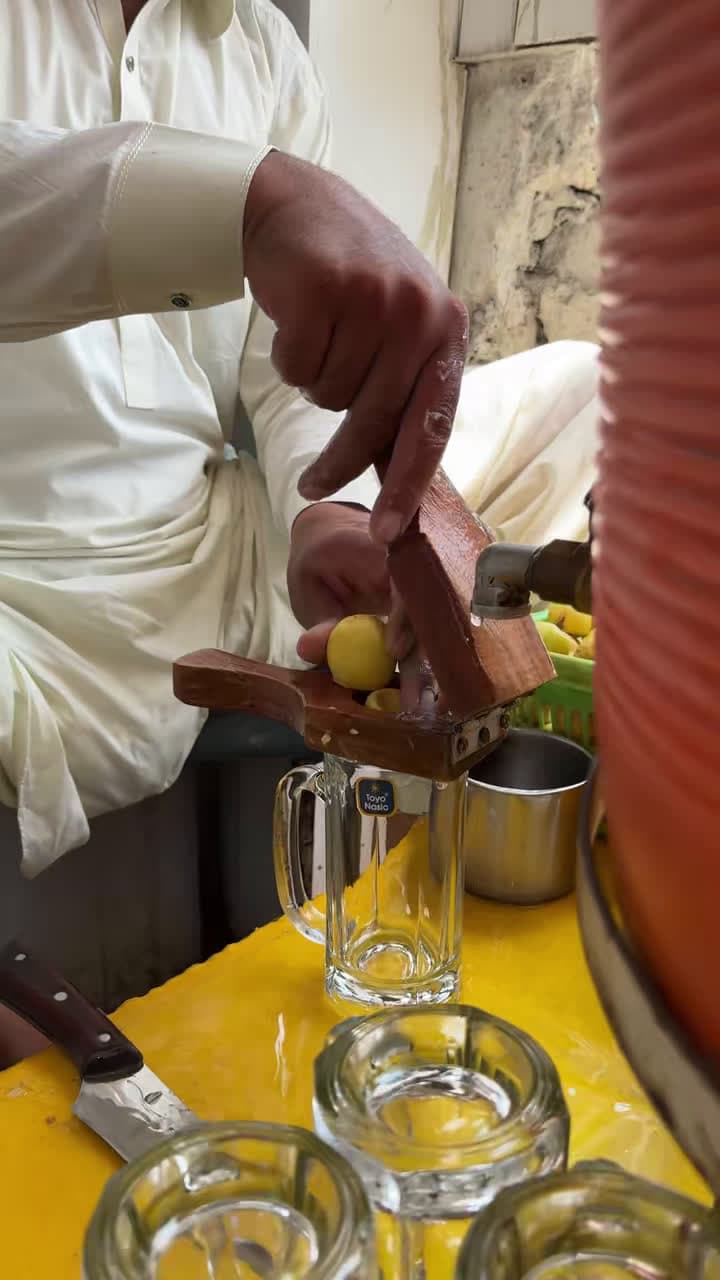 cover for #OddlySatisfying Satisfying lime juice making 😋