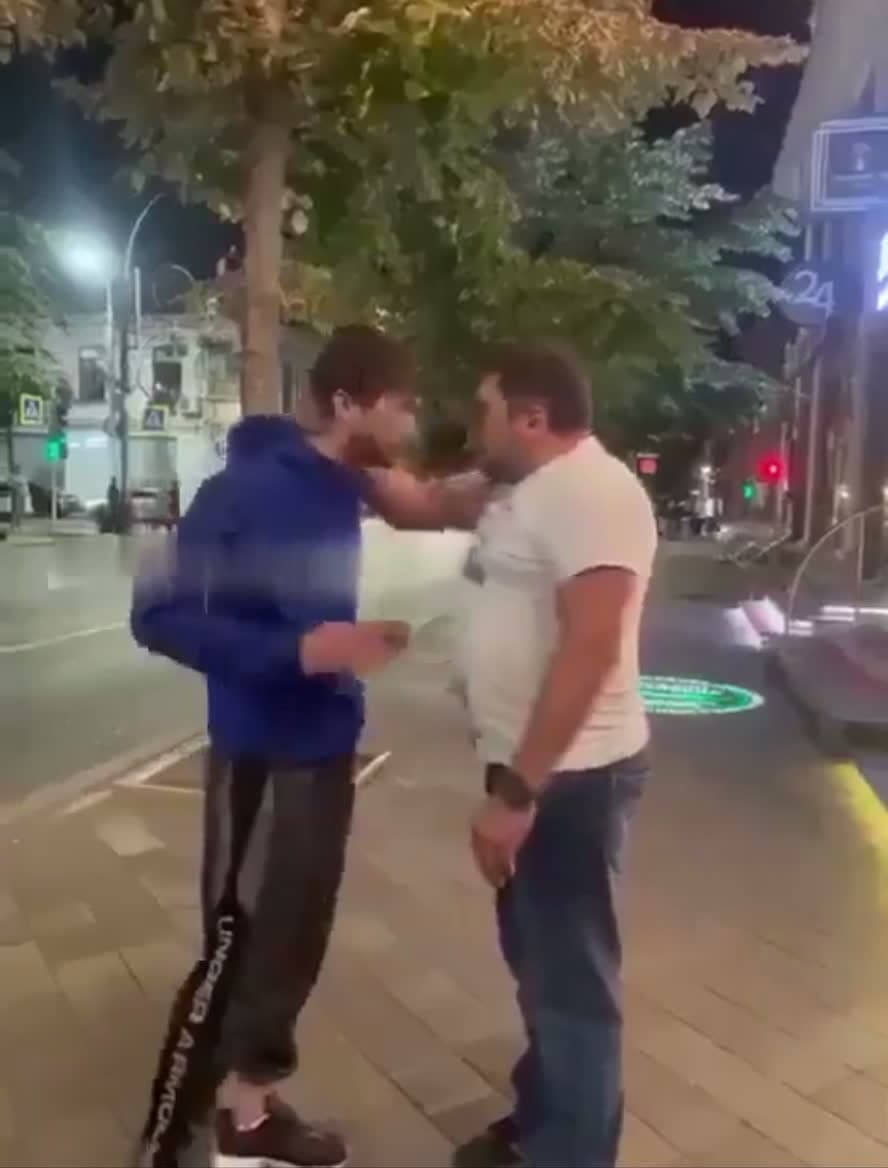 cover for Skinny dude pieced him up 👀 fight  fightcam 1on1