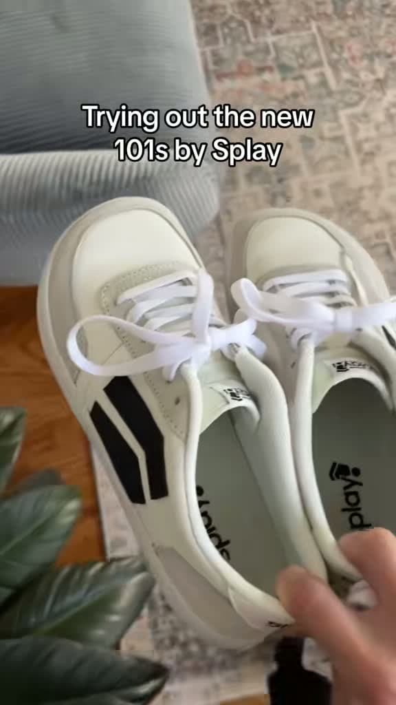 cover for Splay 101s: Wide toe box sneakers with a classic look! Use code KELLY10 for 10% off 👟 #BarefootShoes #WideToeBox #MinimalistShoes