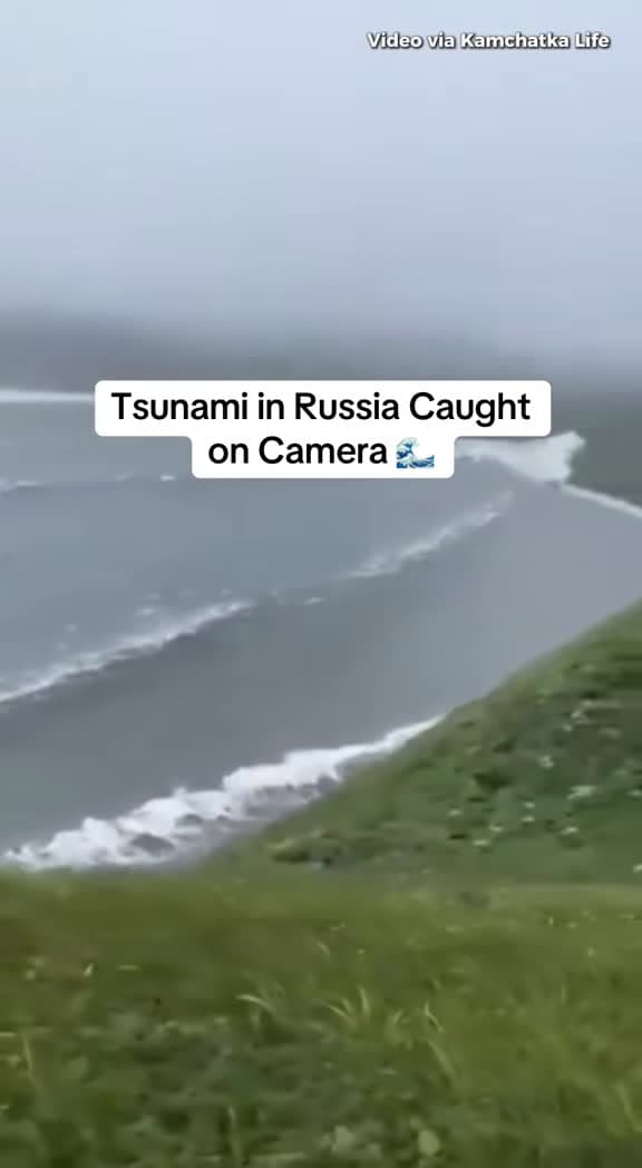cover for Jaw-dropping tsunami hits Russia after massive 8.8 earthquake 🌊 #tsunami #earthquake #Russia
