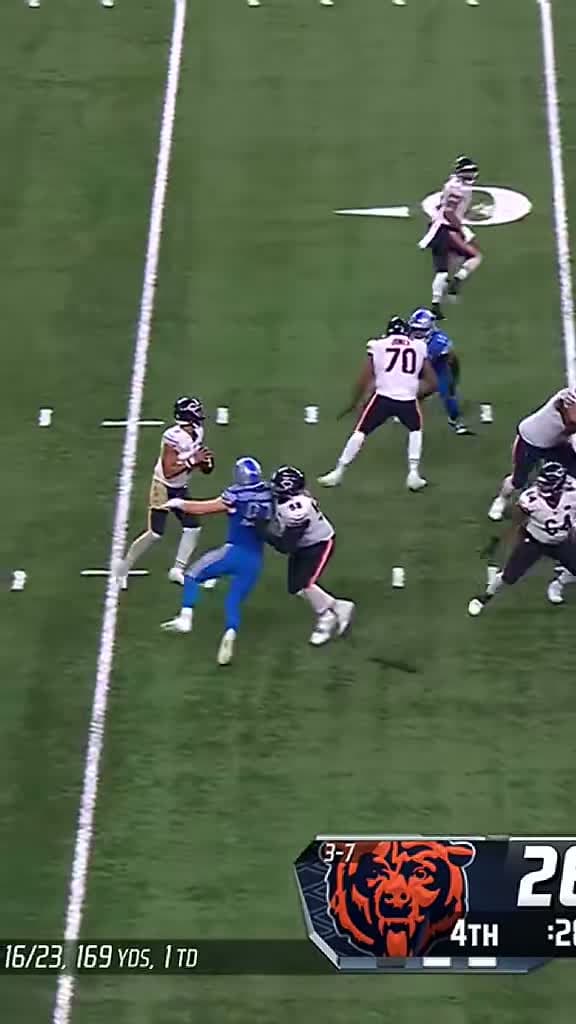 cover for Aidan Hutchinson flips the game with pure magic! Ready for more epic plays? 🦁💪 #AidanHutchinson #DetroitLions #NFL