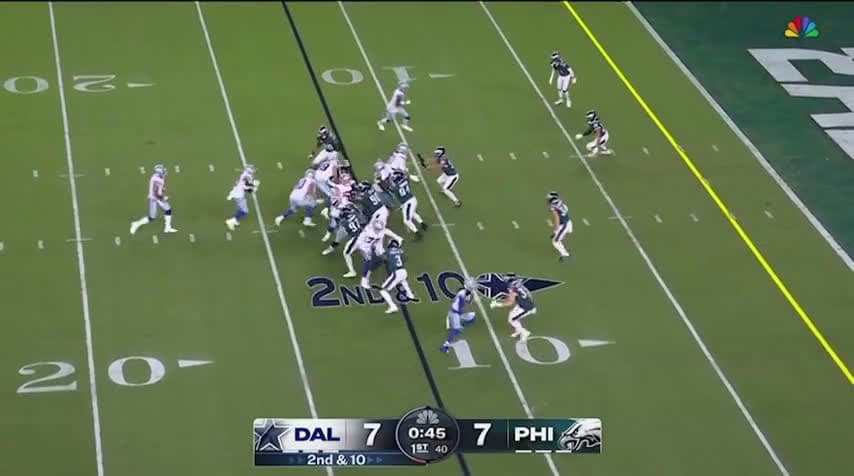 cover for Javonte Williams powers through the defense for a tough 1st down! 💪 #JavonteWilliams #NFL #FootballHighlights
