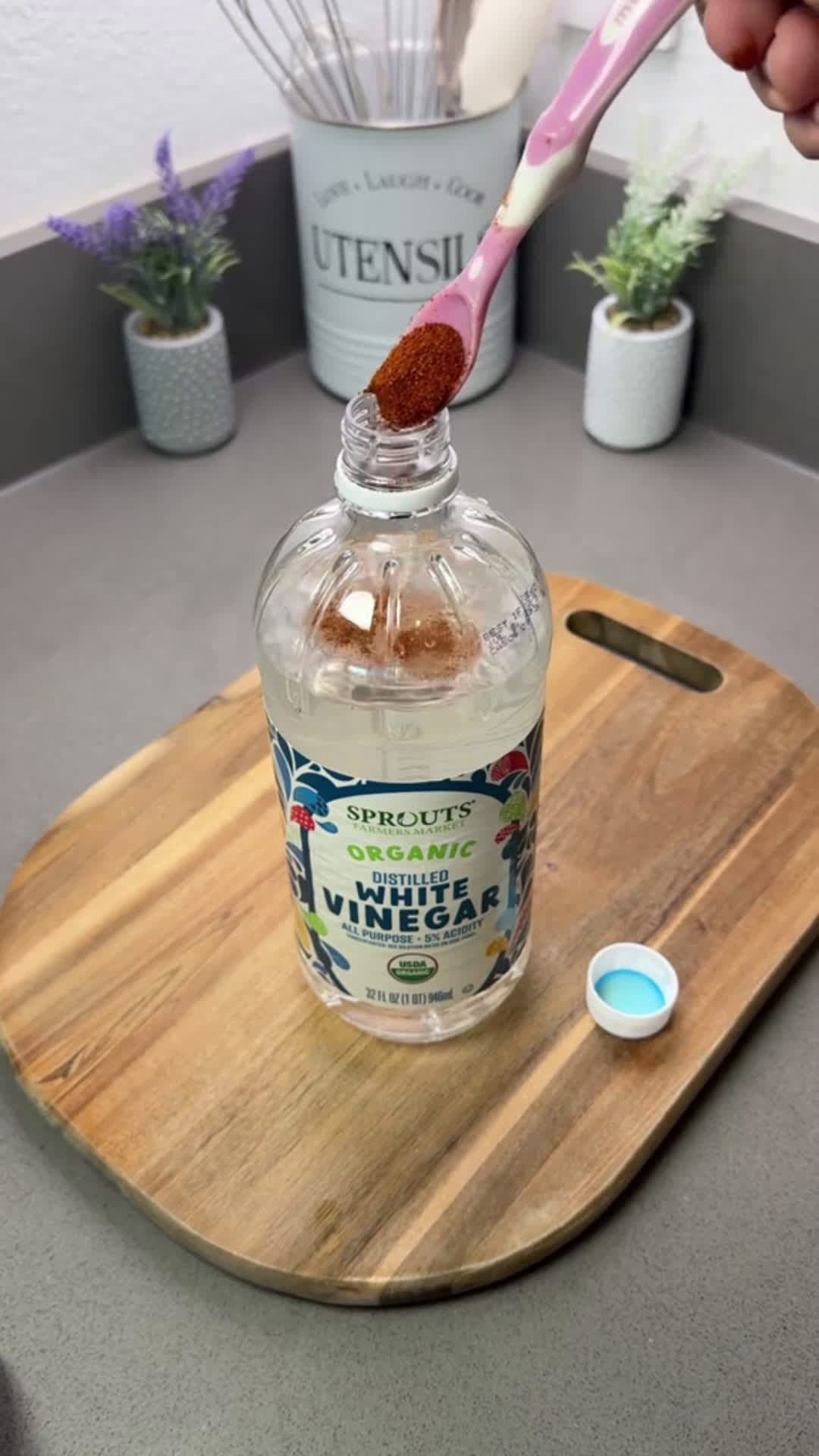 cover for Put paprika in vinegar and you'll be amazed by the results cleaning #foryou #tips  #homehacks  #kitchenhacks  #ideas  #lifehacks 
