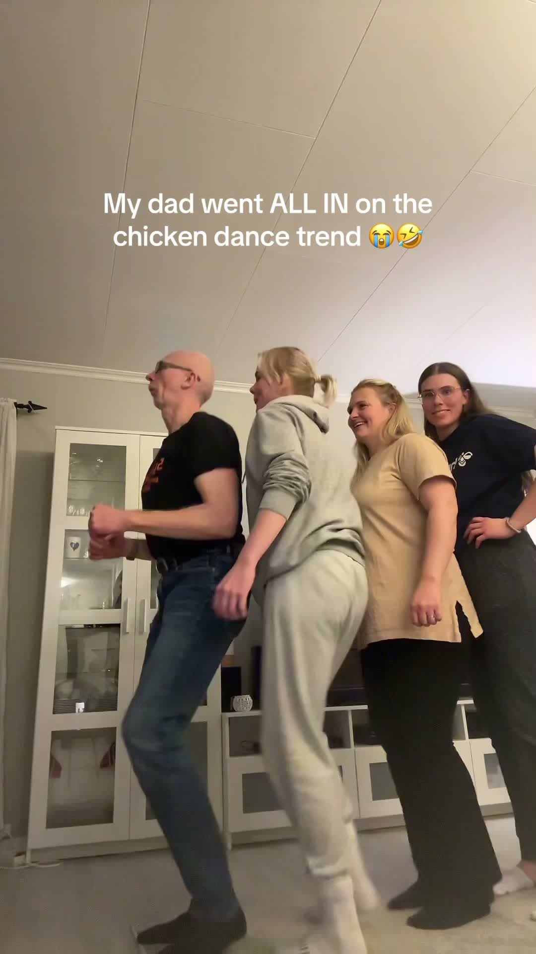 cover for #funnyclips#We died laughing 😭😭🤣🤣 #foryoupageofficial#fyp#fy#fypシ゚ #fyppp#viral#viraltrend#viraltrending#viraldance#viraldancechallenge#challenge#challenges_tiktok##ChickenDance #TikTokTrend #FunnyDad #DanceChallenge #ChickenM