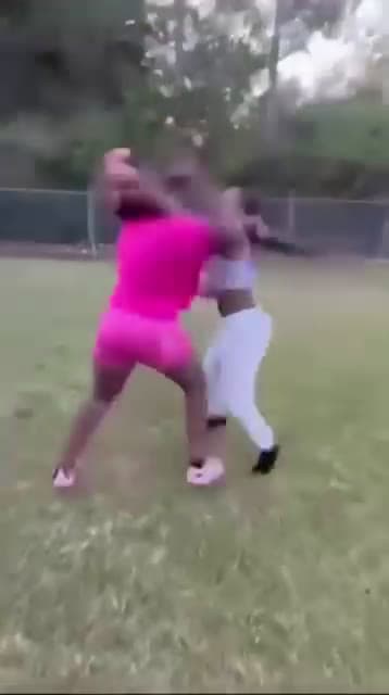 cover for everyone in this video it 18 and older !! #fights  #fight  #fyp  #scoops  #whowon?  #hashtag
