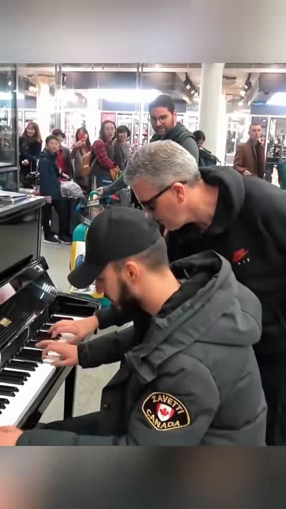 cover for Spontaneous classical piano duet in a crowded station — a magical public performance 🎹🎶 #PianoDuet #PublicPerformance #ClassicalMusic #StreetMusic
