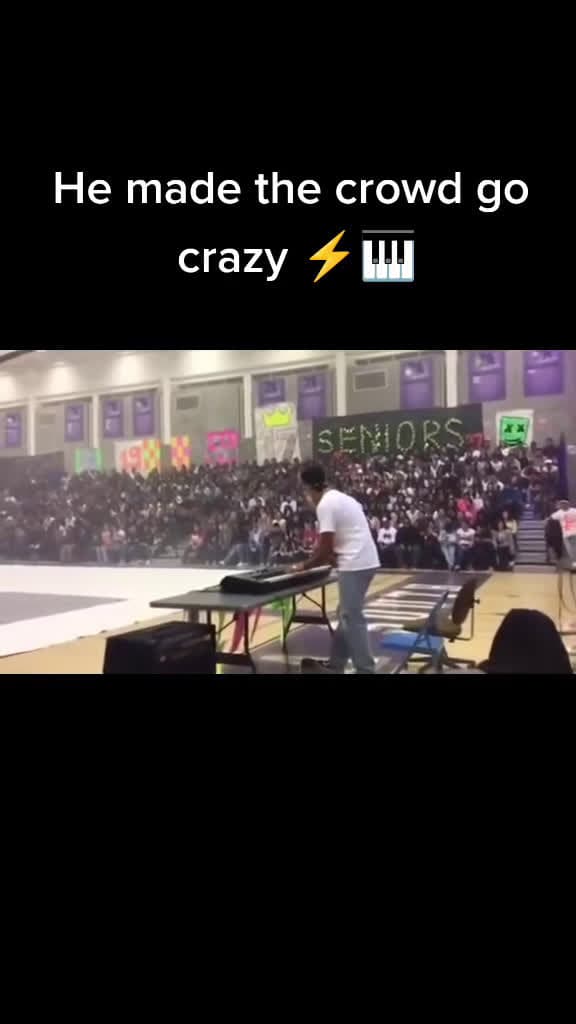cover for Incredible piano skills that stunned the crowd 🎹 Wait for the surprise at the end! #piano #performance #waitforit #music