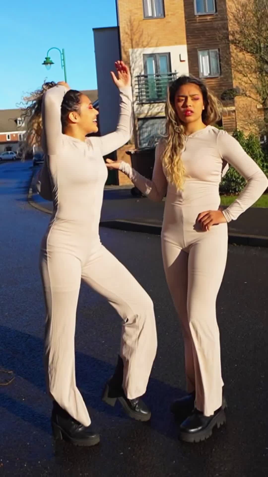 cover for TWIN Hairstyle RATE This HAIRSTYLE Out Of TEN