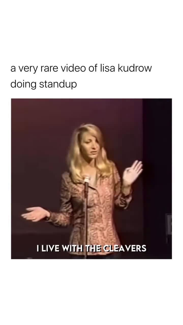 cover for Lisa Kudrow nails a 1990s stand-up set — a rare blast from the past 🎤✨ #LisaKudrow #StandUp #90s #RareFootage