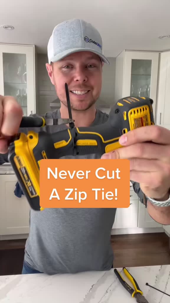 cover for Twist screws without them flying everywhere 😉 #LifeHack #DIY #HomeImprovement