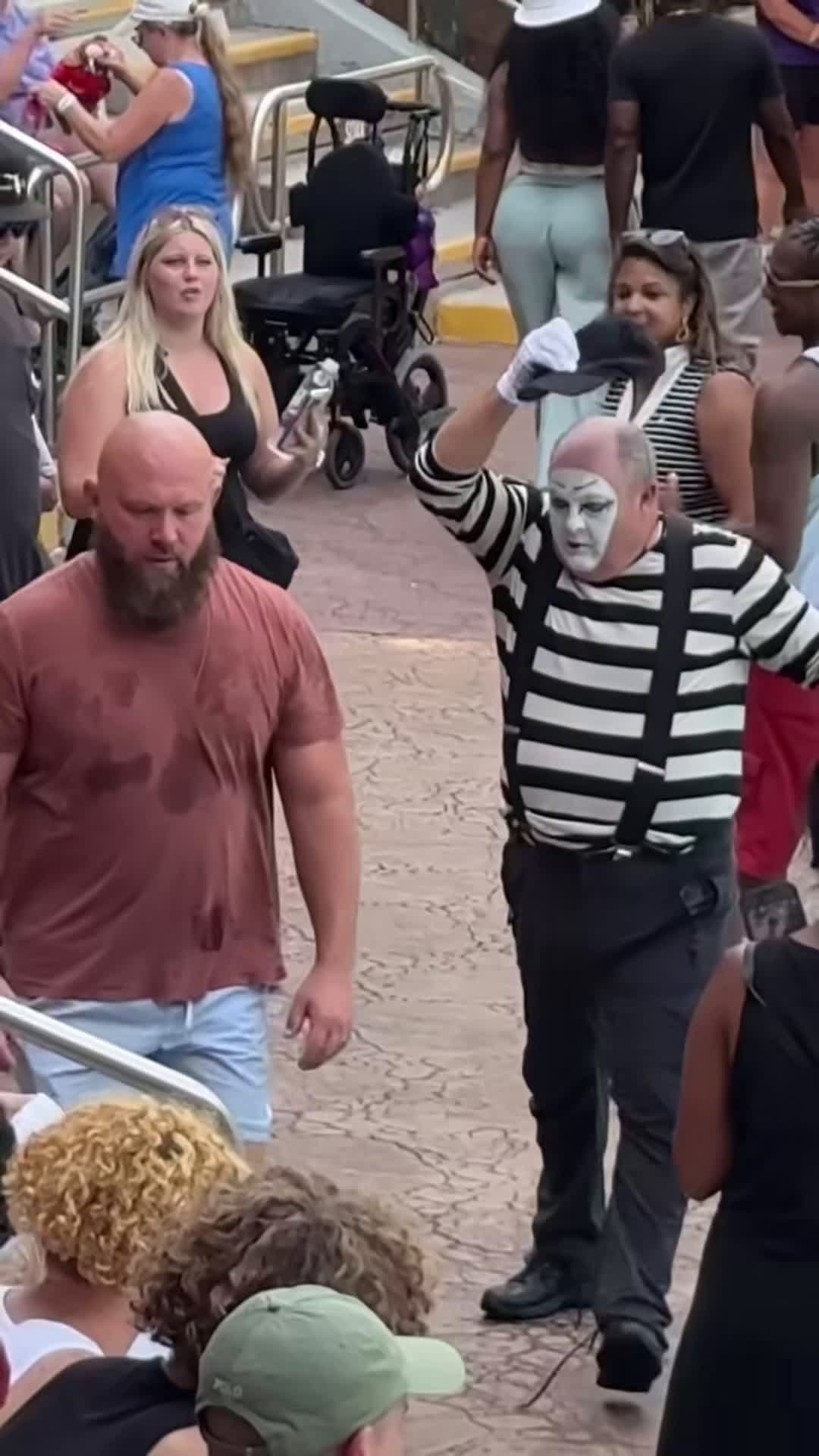 cover for Thank God he didnt stop Tom the mime SeaWorld #seaworldmime #funny #viralvideo #shorts #fun #tomthemime #seaworldorlando #seaworld #funnyvideos