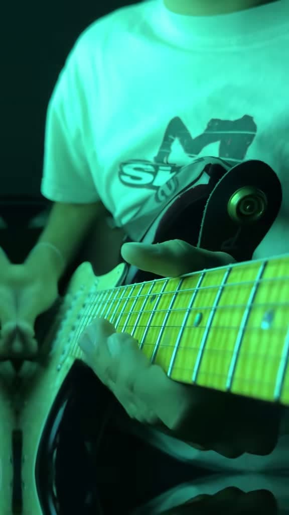 cover for Chill runs deep as Chris Stapleton delivers an electric guitar solo in Cold 🎸 #ChrisStapleton #Cold #ElectricGuitar #GuitarSolo #FYP