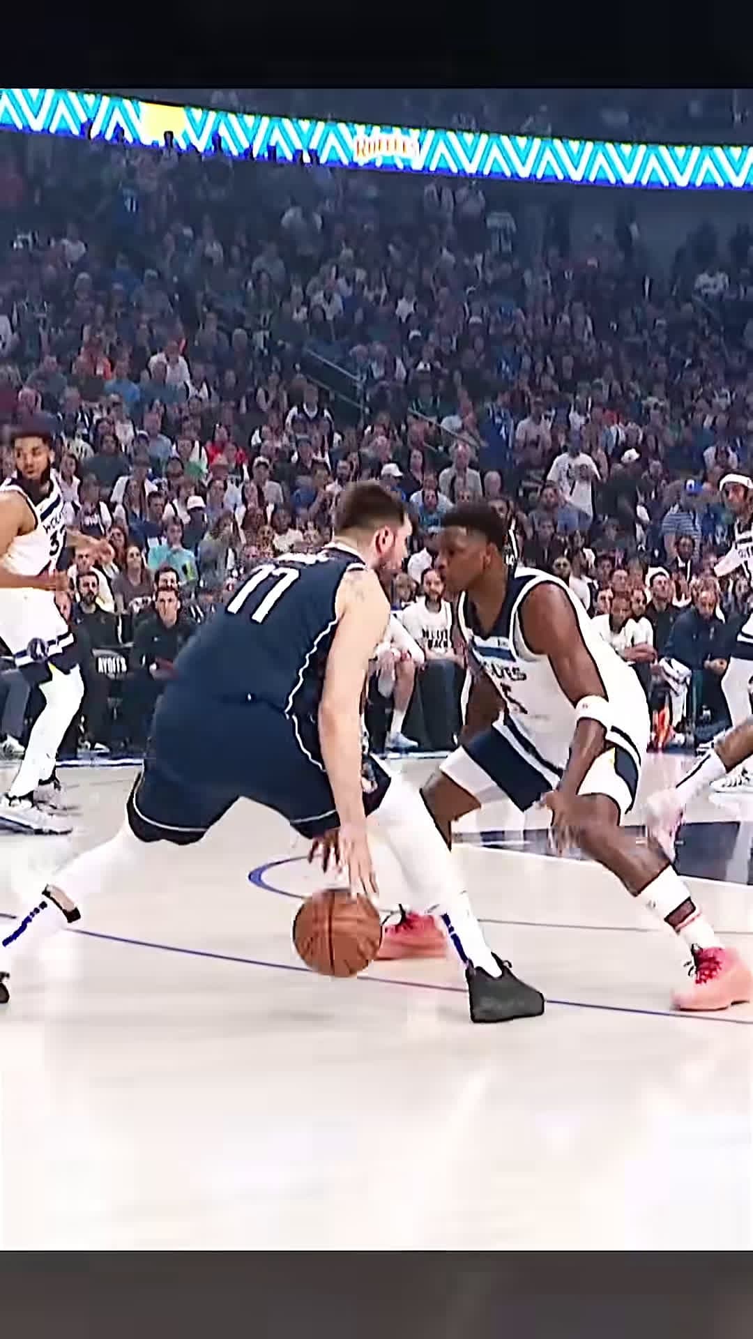 cover for MJs son avoids the Mavs sweep