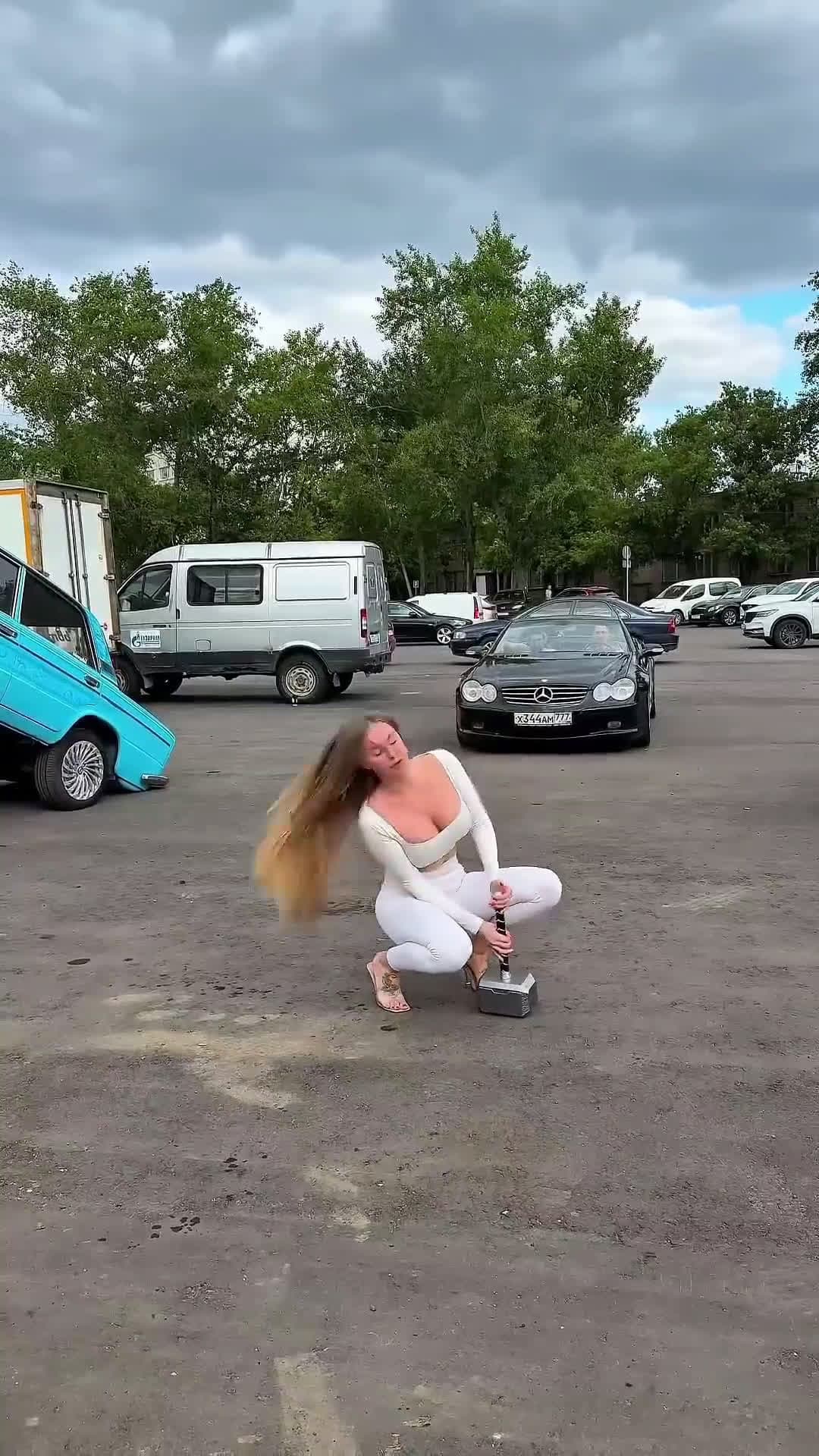cover for Girl don’t like Mercedes
