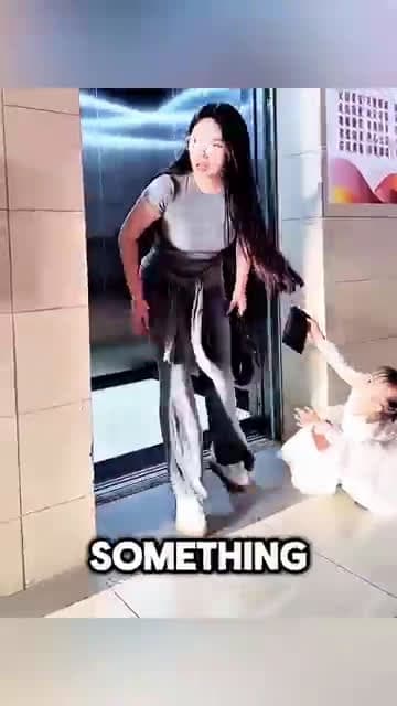 cover for Unbelievable girl got pushed away but still returned the purse