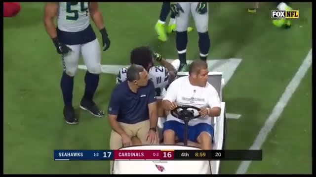 cover for Earl Thomas flips off the Seattle sideline as he's carted off — you won't forget this moment 😳 #NFL #EarlThomas #FootballDrama #Seahawks