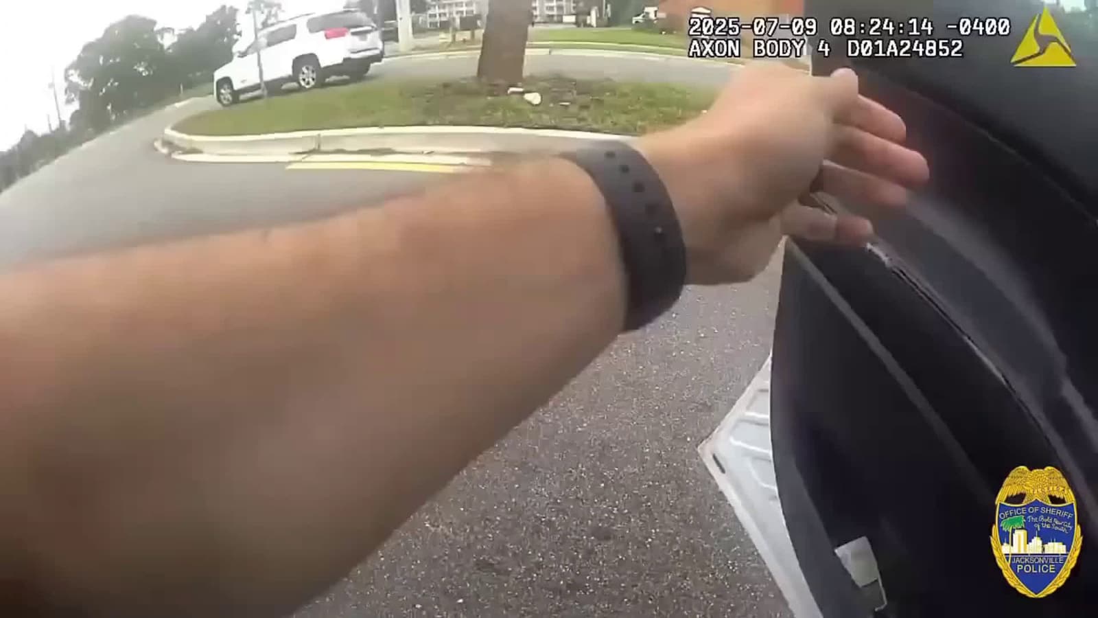 cover for Armed robbery suspect fatally shot after wounding officer during chase  #caughtoncamera  #bodycam  #police  #policebodycam  #florida  #crime  #crazy 