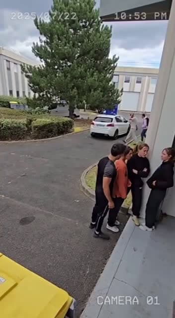 cover for they were no help😭 #fight #fightcam #manvswoman  #hood #hoodlife #fyp #fypシ   #viral #viralvideo