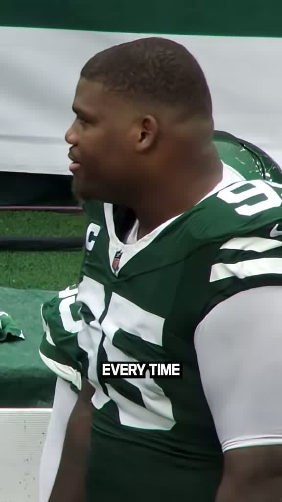 cover for Quinnen Williams keeps getting double teamed, but he's handling it like a pro! 😅 #NFL #QuinnenWilliams #Defense