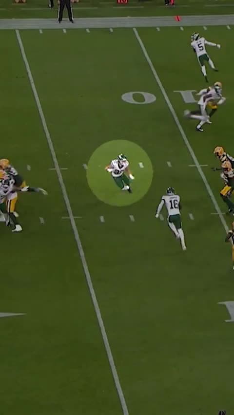 cover for Smart route by Isaiah Davis frees Justin Fields for a rushing TD 🏈🔥 #NFLHighlights #Football #RushingTD #JustinFields