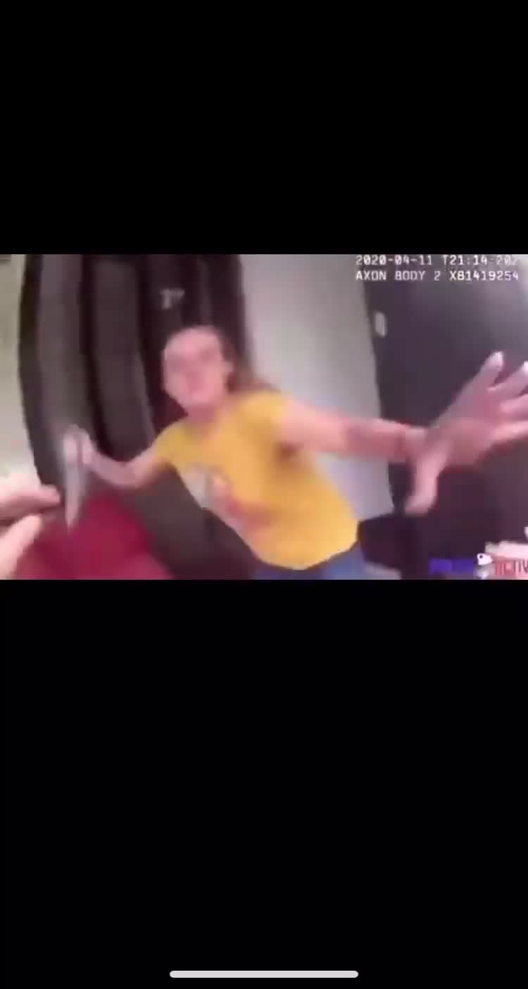 cover for Insane women tries stabbing cop😳