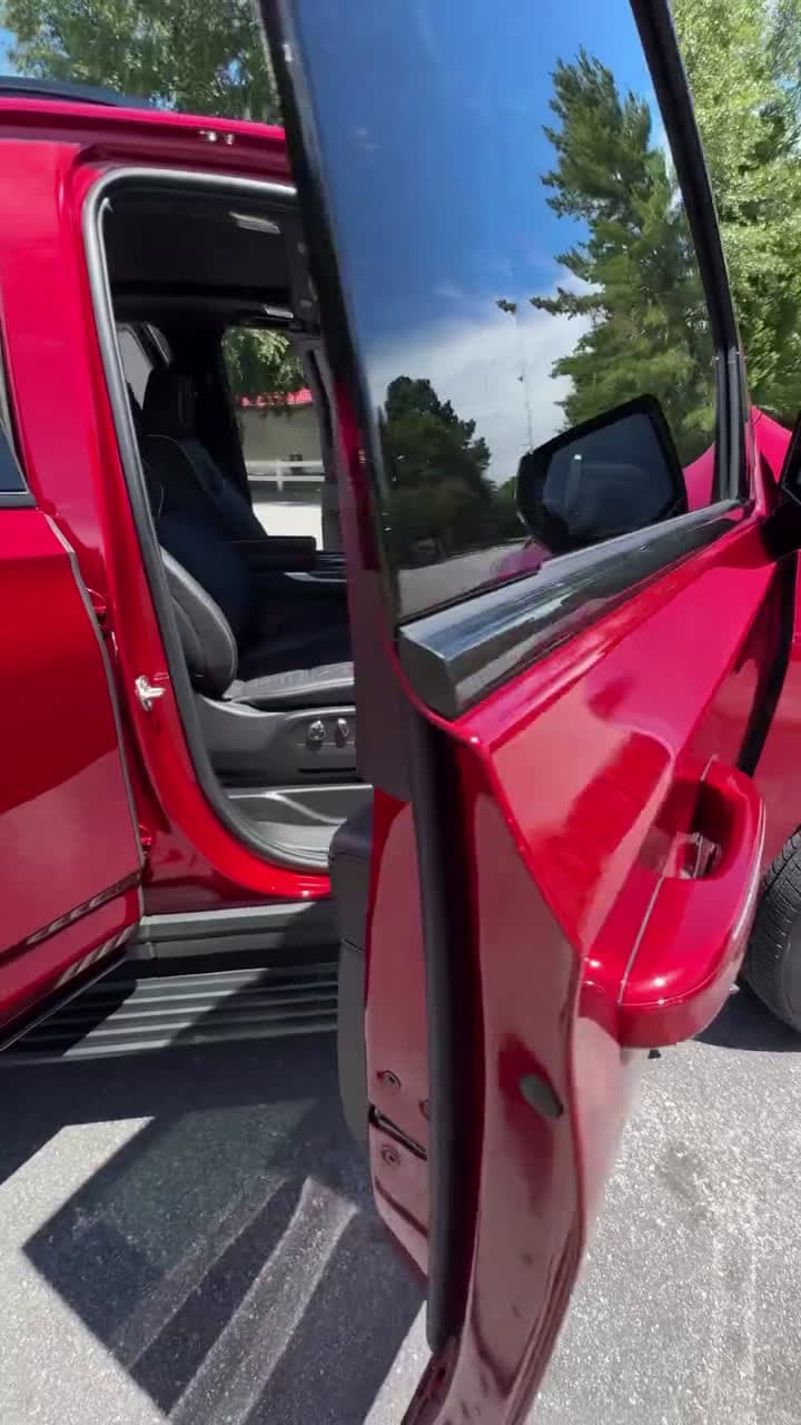 cover for Milford Freshies parking lot around 2 a.m. on Aug. 9 with her daughter and their dog inside. She briefly returned at 6 a.m. but did not come back until police and EMS arrive