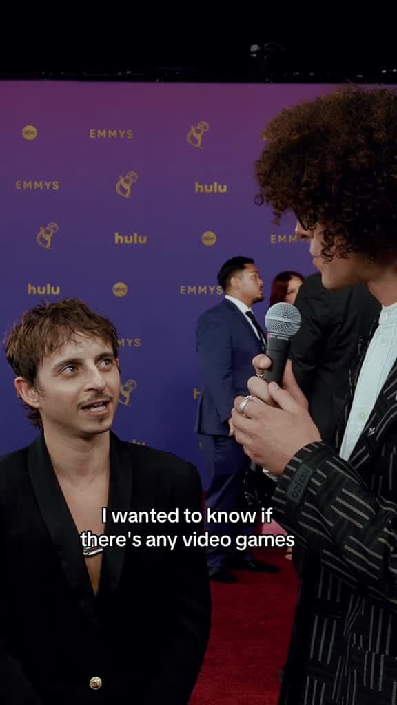 cover for moisesarias giving easily the best sound bite of the night emmys hannahmontana fallout ric 58686 #trending