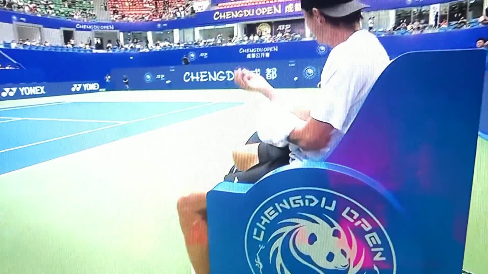 cover for Taro Danielโs surprising use of a tuning fork on court! ๐พ๐ #TaroDaniel #TennisTricks #TuningFork #GameChanger